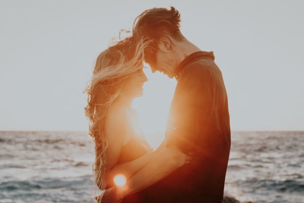 signs he likes you, signs a guy likes you, signs a man likes you