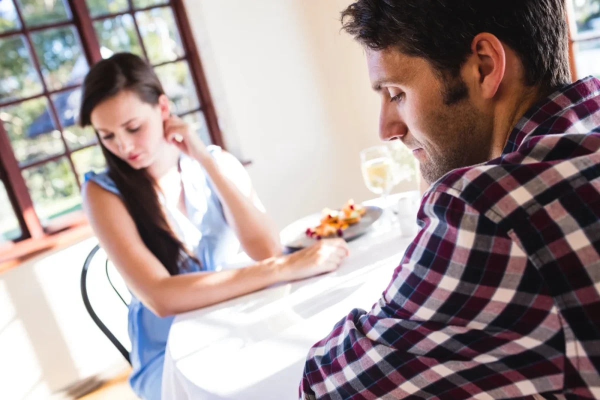 signs you are dating a toxic man