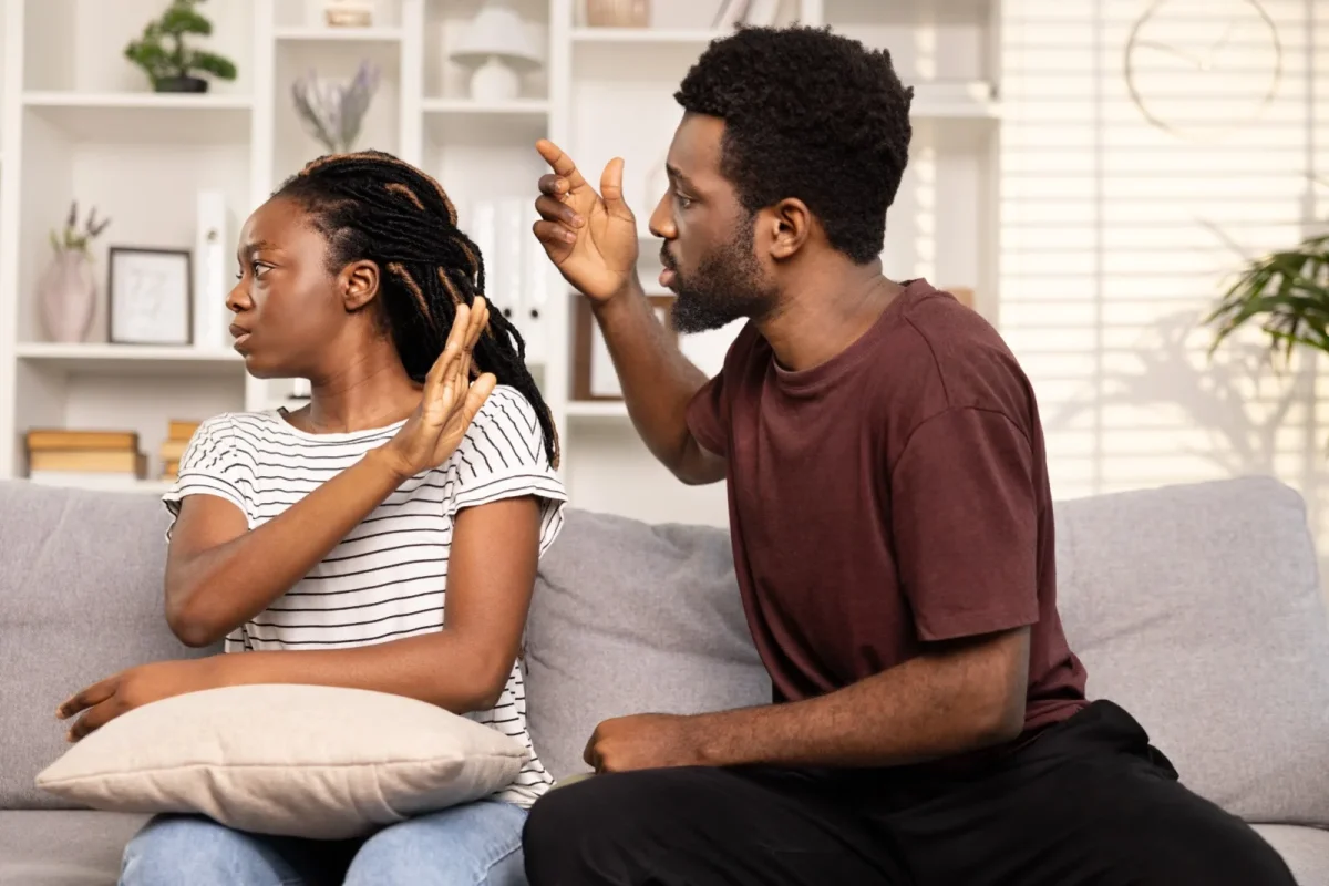 signs you are dating a toxic man