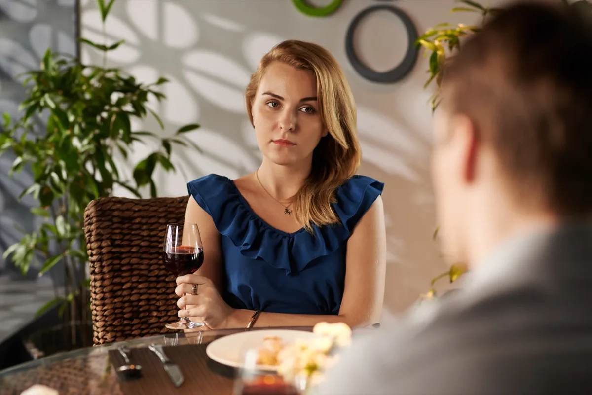 signs you are dating a toxic man