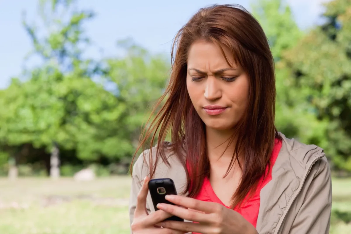 confused woman looking at phone