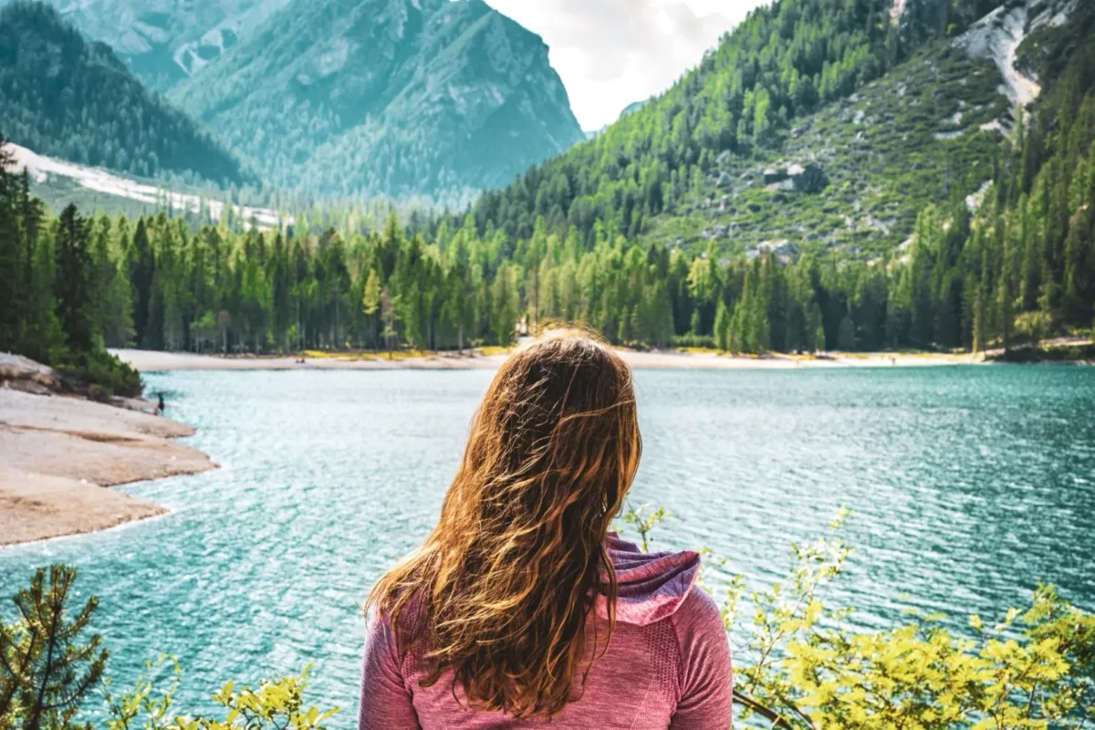 5 Things You Need To Do NOW To Be Happily In Love (Whether You're Single or Coupled Up) woman looking out at lake