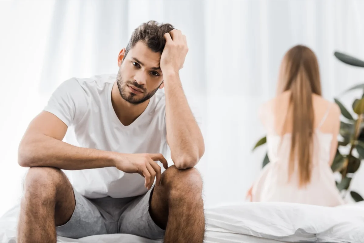 signs he doesn't love you anymore