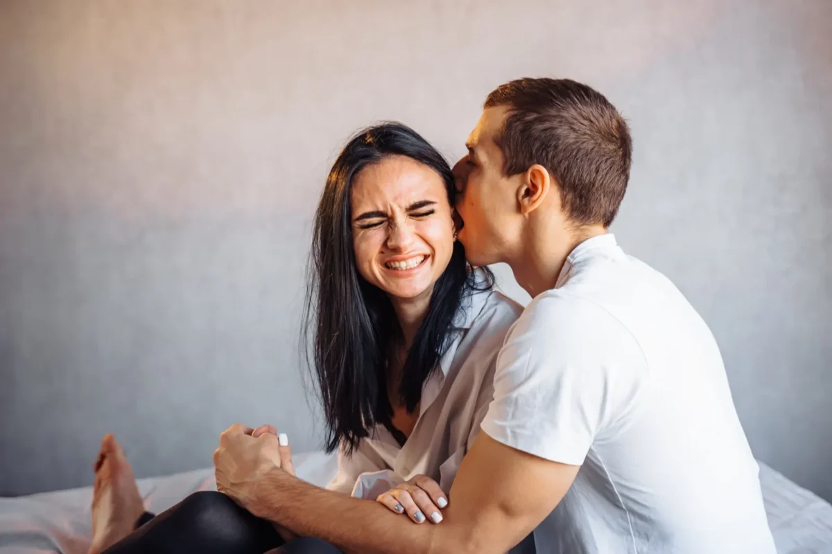 6 Reasons Why Women Lose Interest At The Beginning man clinging to woman who is grimacing