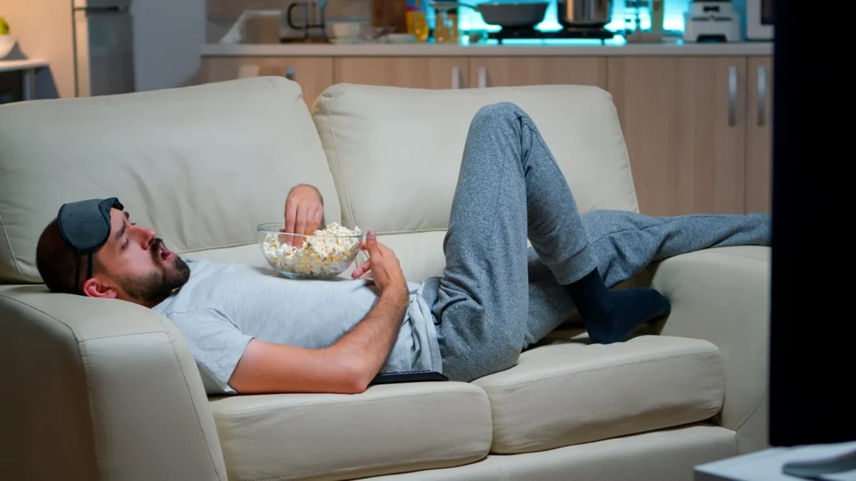 6 Reasons Why Women Lose Interest At The Beginning man too comfortable
