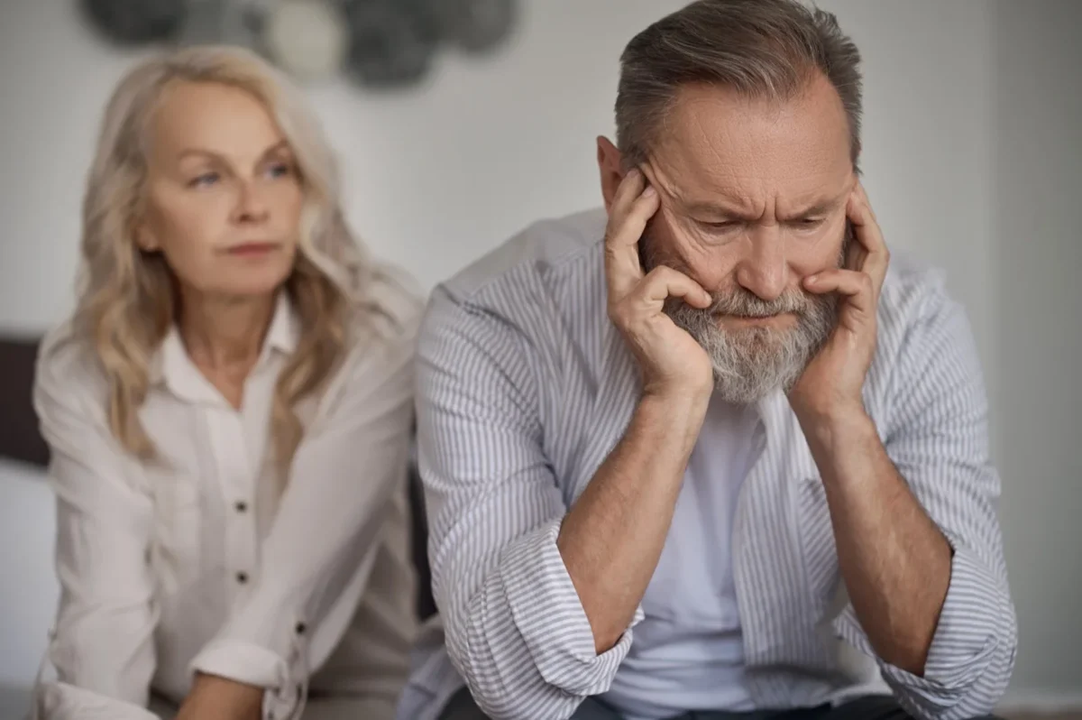 signs he doesn't love you anymore