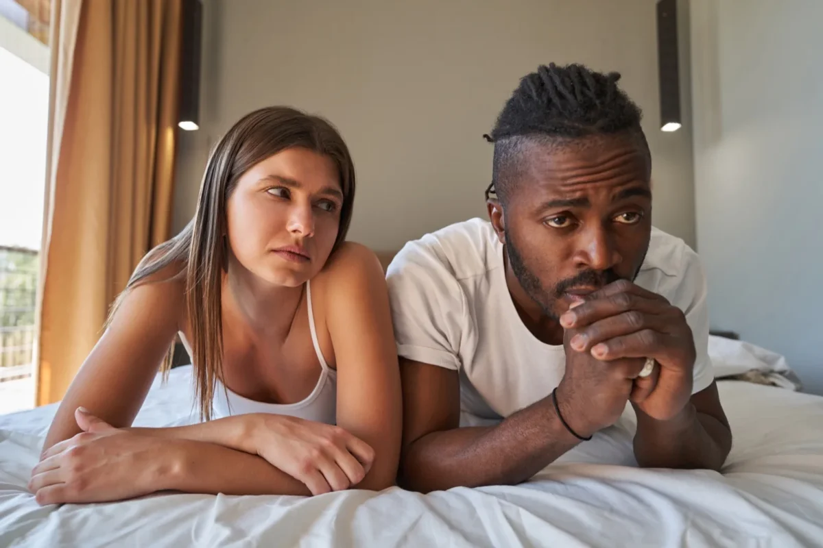 signs he doesn't love you anymore