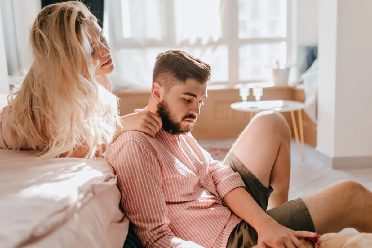 signs he doesn't love you anymore