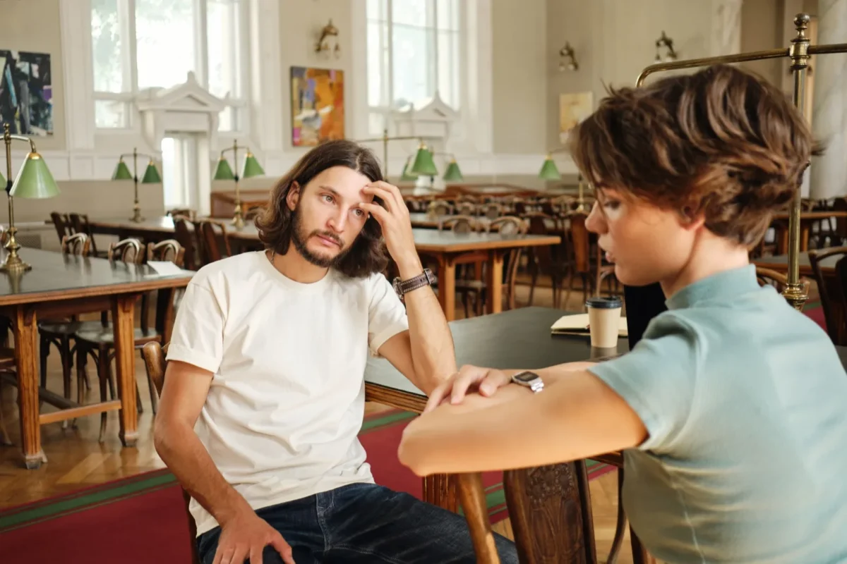 signs he doesn't love you anymore