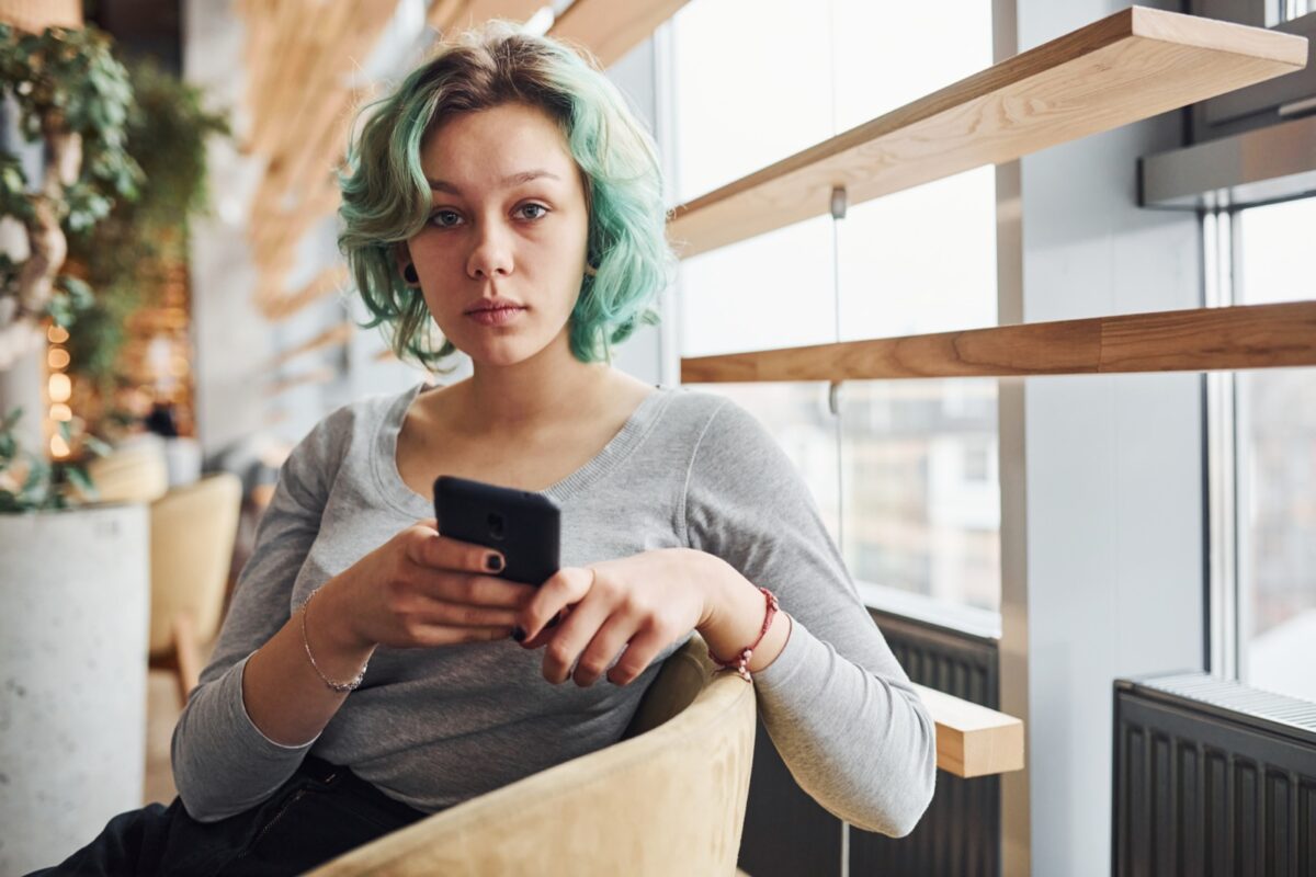 woman with green hair and phone